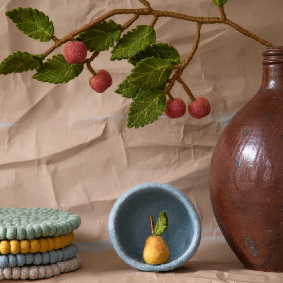 Rama con manzanas rojas de fieltro. Gry & Sif - Imagen 2