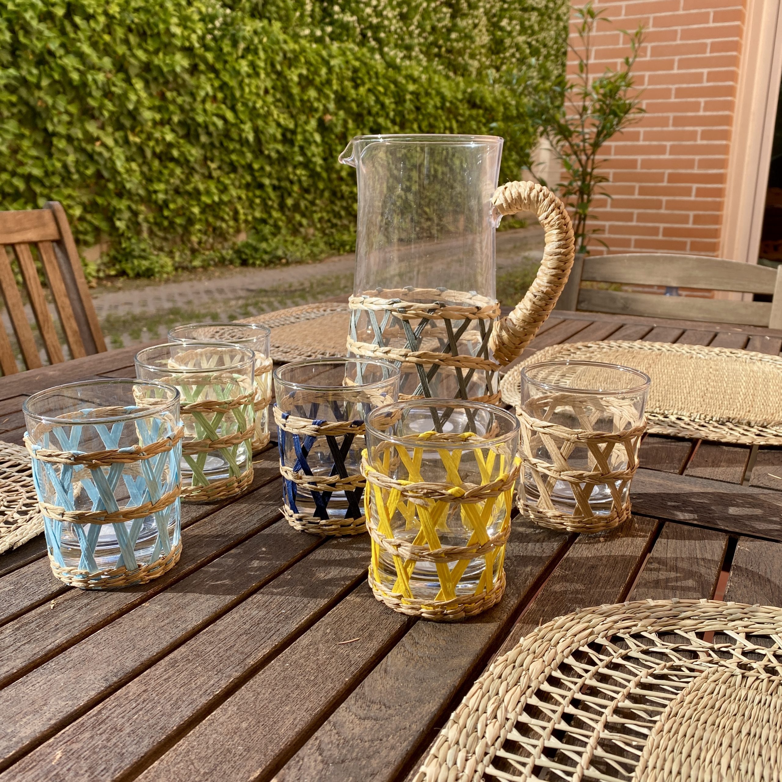 LACIS MULTICOLOR - Set de 6 vasos de cristal y ratán en varios colores. CÔTÉ TABLE - Imagen 2