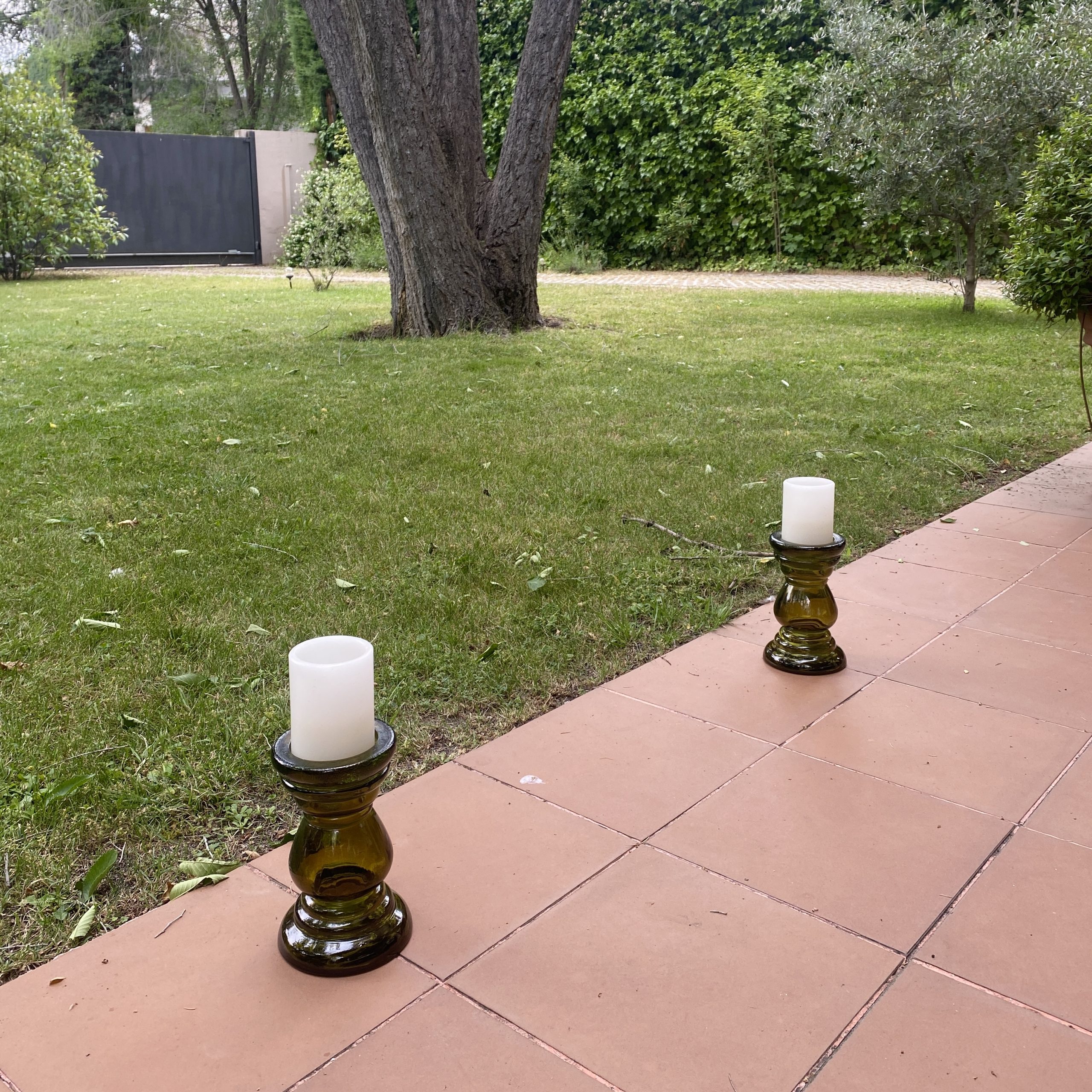 CALMA ÁMBAR - Portavelas de gran dimensión, de vidrio color ámbar. CÔTÉ TABLE - Imagen 3