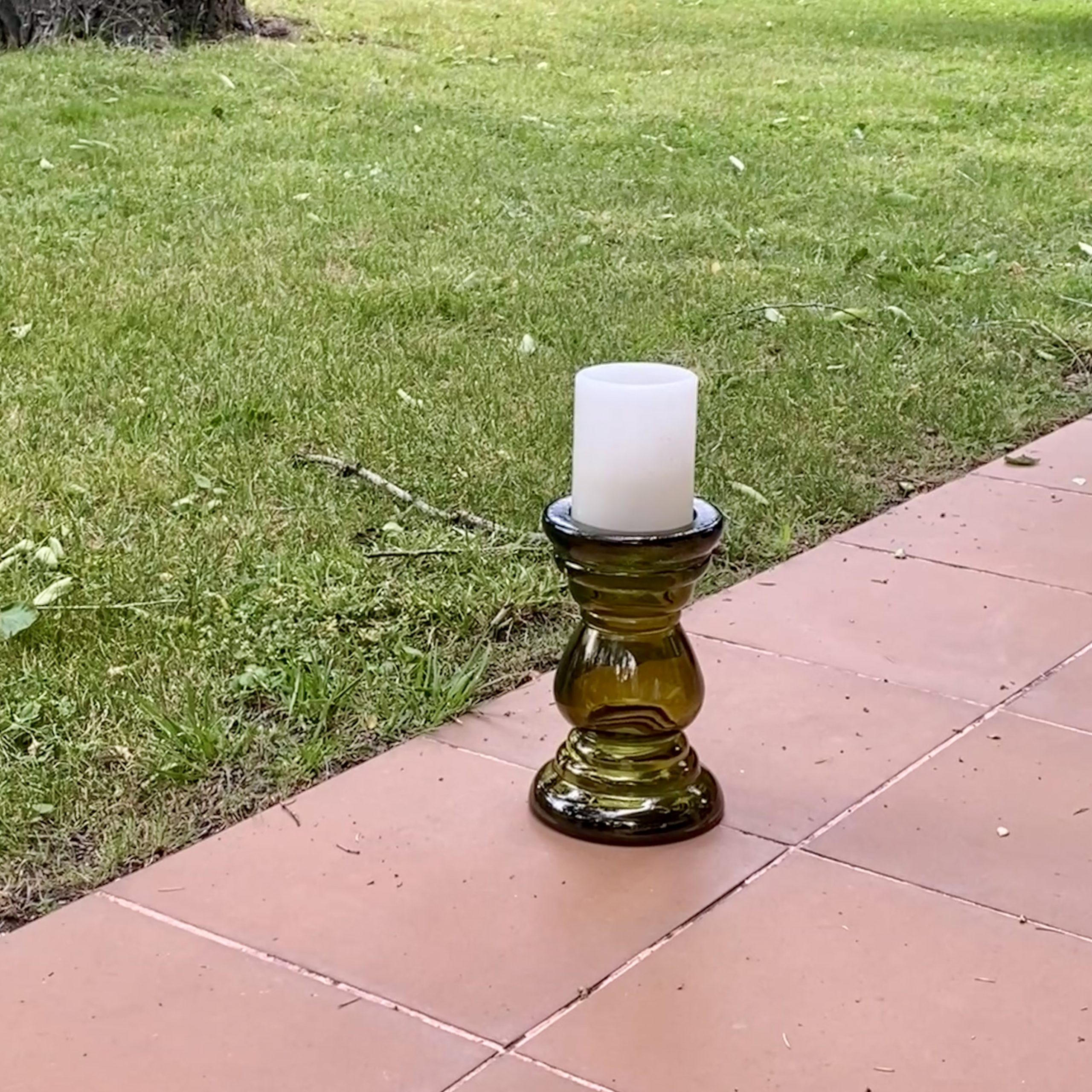 CALMA VERDE - Portavelas de gran dimensión, de vidrio verde. CÔTÉ TABLE - Imagen 4