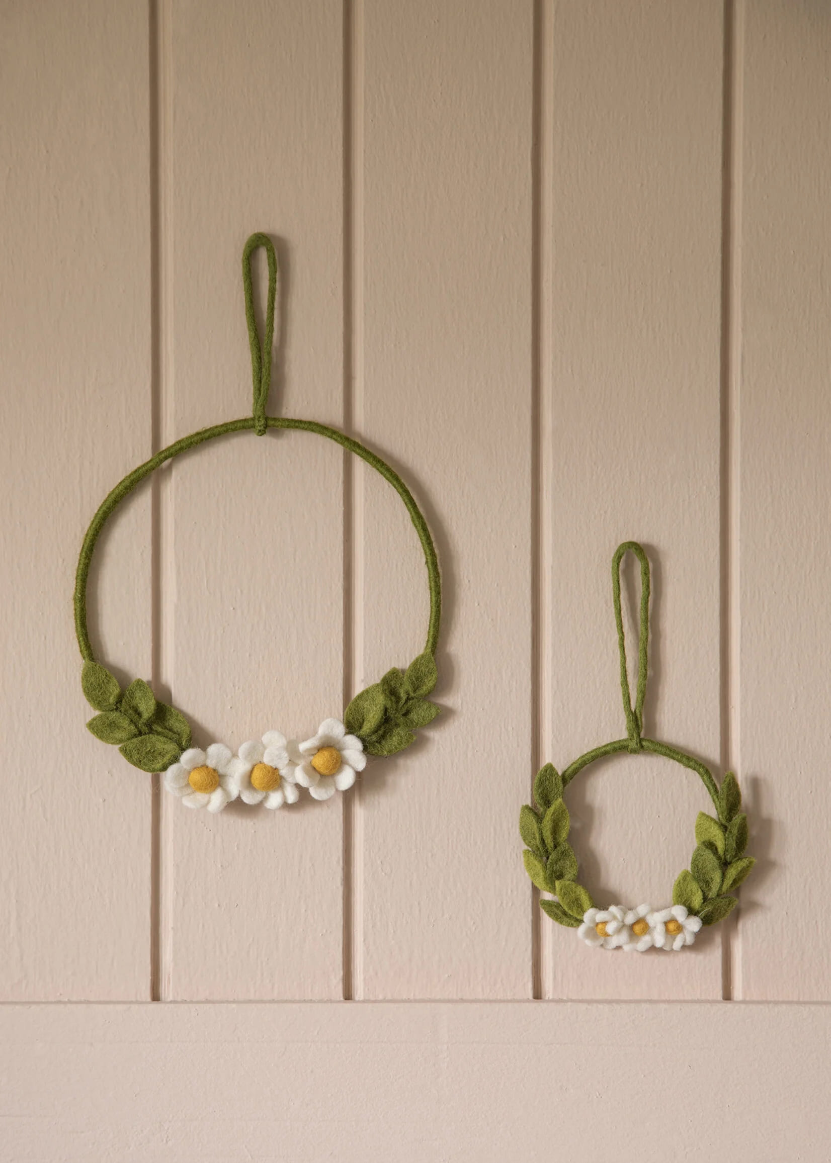 Corona de margaritas de fieltro. Tamaño pequeño. Gry & Sif - Imagen 3