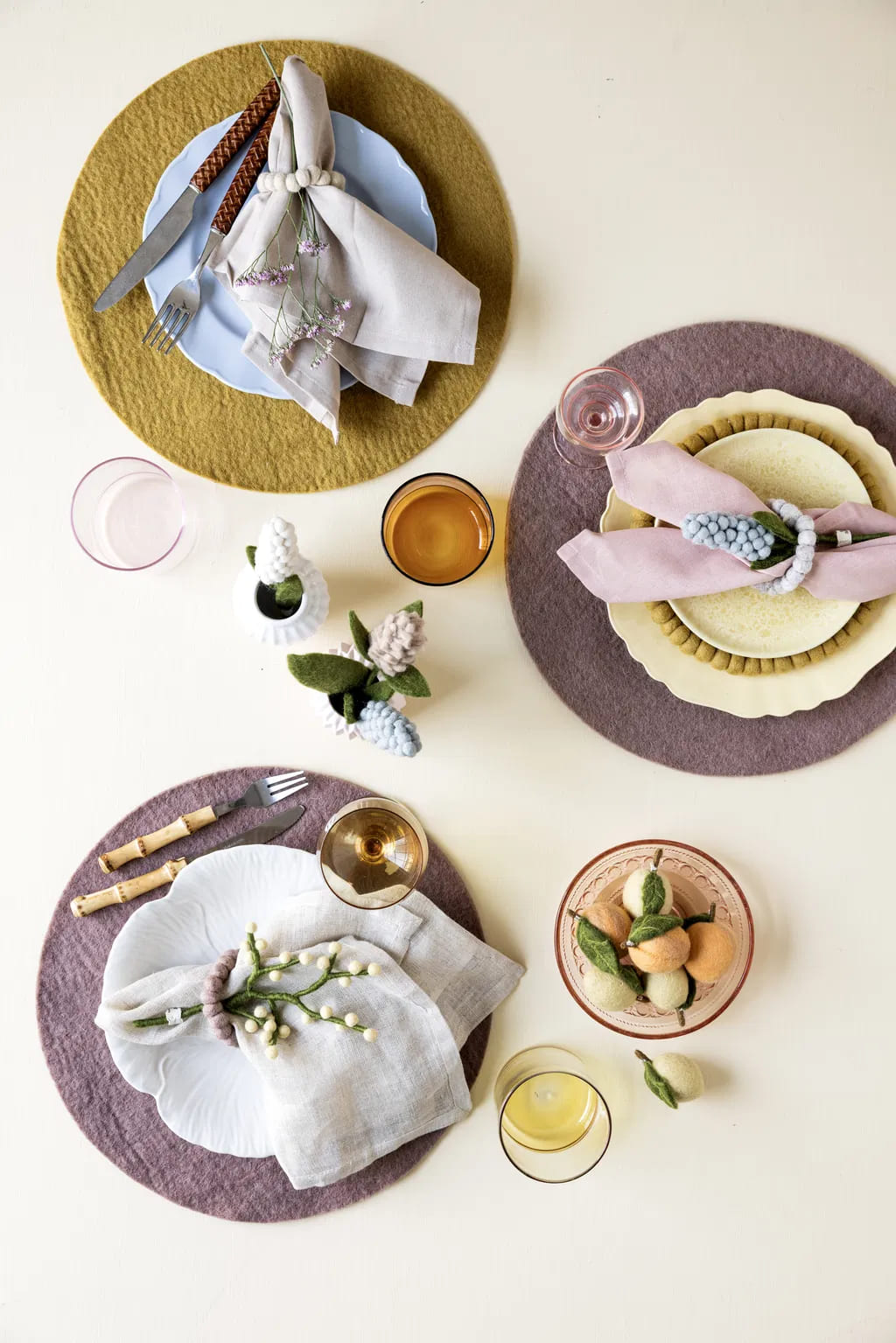 Rama pequeña con bayas color amarillo de fieltro. Gry & Sif - Imagen 2