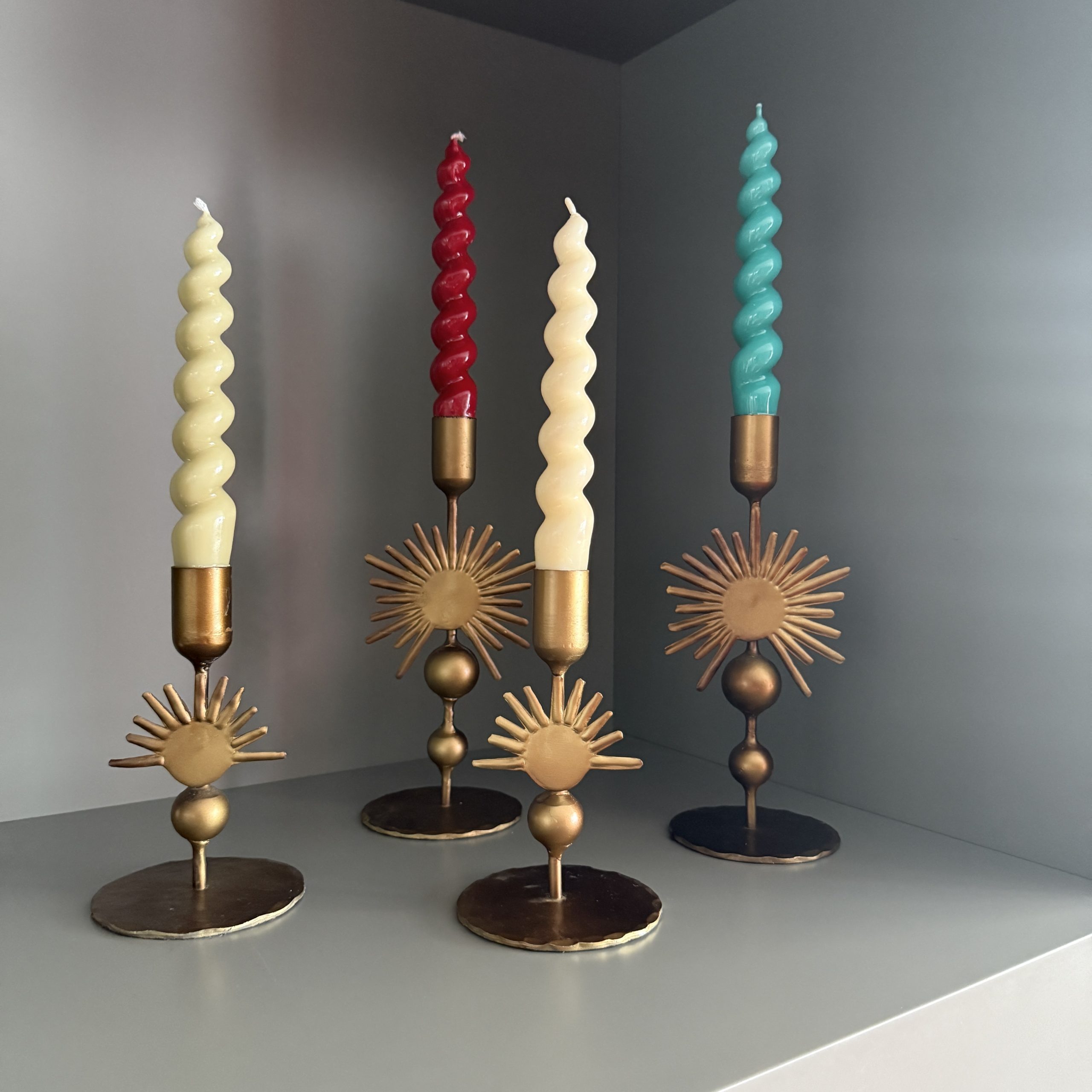 SOLEIL BAJO - Portavelas dorado con sol. CÔTÉ TABLE - Imagen 3